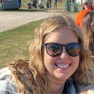 Meet your Posher, Emily